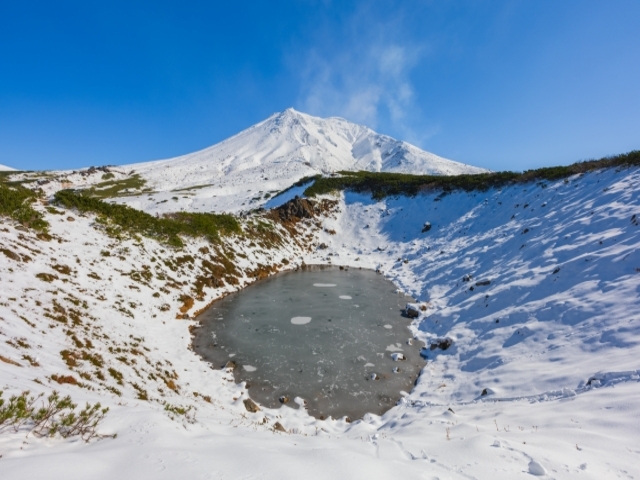北海道の風景：旭岳と姿見池